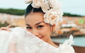 Siêu mẫu Thanh Hằng được cầu hôn ở tuổi 40