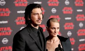Les copains de l'acteur et de sa femme, joanne tucker, disent que des membres de la famille ont posté sur la grossesse de tucker sur leurs flux instagram privés. Adam Driver Taille Poids Mesures Du Corps Femme Parents Soeur