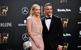 Janin ullmann (born 14 november 1981 as janin reinhardt) is a german television presenter and actress. Kostja Und Janin Ullmann Trennung Nach 12 Jahren Regional Bild De