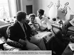Bonjour à tous, je m'appelle brianna et je vais vous présenter simone veil, la femme qui a légalisé le droit d'avortement en france. Mort De Simone Veil Sa Famille Etait Son Refuge Femme Actuelle Le Mag