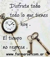 Disfruta Todo Lo Que Tienes Hoy El Tiempo No Regresa Mensaje De Felicidad Amor De Pareja Frases Libro De Poesia