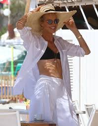 Eva herzigova may be turning 38 on march 10th, but she's also still turning heads as one of the world's most famous supermodels. Eva Herzigova Summer Style Varigotti Italy 07 19 2016 Celebmafia
