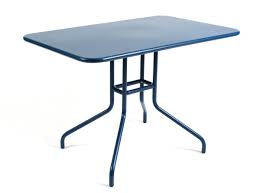 Then, fermob came and perfected it with galvanized steel and a lacquered finish that'll shine bright even after years of love and uv exposure. Table Rabattable Petale De Fermob 110 Cm 22 Coloris