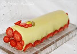 Buche De Noel Facon Fraisier A La Pistache Culinaire Amoula Buche De Noel Dessert Pistache