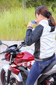 7番目の画像 ほぼ月刊 梅本まどかとオートバイ vol 20 suzuki gixxer webオートバイ 梅本まどか バイク 女子 バイカーの女の子