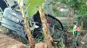 Maybe you would like to learn more about one of these? Kumpulan Berita Kereta Mobil Datsun Terseret 10 Meter Ditabrak Kereta Api Pengemudi Selamat