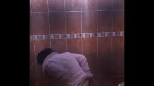 La guarra de mi prima buenota en el baño - XNXX.COM