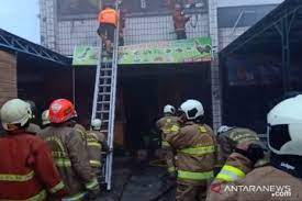 Dropcap the popularization of the ideal measure has led to advice such as increase font size for large screens and. Pegawai Perempuan Asal Cianjur Tewas Dalam Kebakaran Kafe Di Jatinegara Antara News Mataram Berita Ntb Terkini