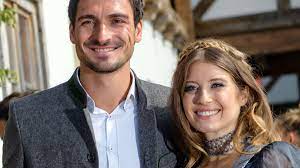 Mats und cathy hummels haben ihr erstes kind bekommen. Cathy Hummels Und Bvb Profi Mats Stossen Familienmitglied Ab Promi Tv