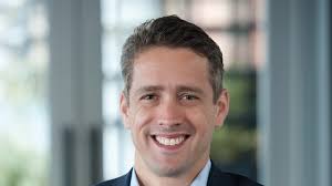 Ottawa lawyer Gordon Cudney recognized for shining spotlight