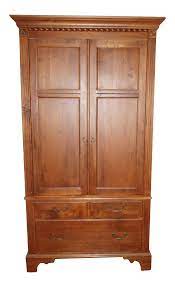 Is an american furniture chain with about 300 stores across the united states, canada, europe, the middle east and asia. Ethan Allen Country Crossings Armoire Chairish