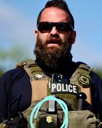 Trump apparently thinks fascism has a good look to it. He keeps posing it  in front of reporters and cameras: "Does this dictator pose make my ass  look big?"