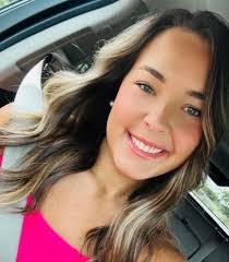 Garnet Giblin's Instagram, Twitter & Facebook