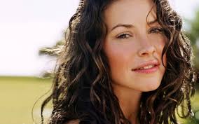 Brunettes With Freckles Curly Hair Styles Evangeline Lilly Beauty