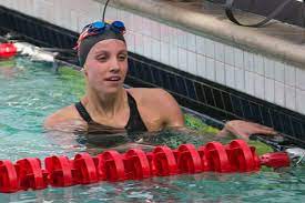 9 февраля 2002 года, лейквилл, миннесота, сша) — американская пловчиха, специализирующаяся в плавании на спине и баттерфляем. Regan Smith Swimmer Wikipedia