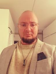 Any single guys looking for a nerdy cub boyfriend to keep them warm through  the winter?