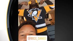 The new york islanders face the pittsburgh penguins for game 2 of the 2021 stanley cup playoffs at ppg paints arena on tuesday, may 18 (5/18/2021) at 7:30 p.m. Watch Steelers Rookies Najee Harris And Kendrick Green Pump Up Penguins Fans During Game 5 Against Islanders Cbs Pittsburgh