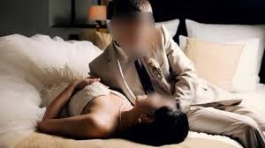 Narasi dalam buku maha cinta laila majnunsungguh ini adalah kali pertama laila merasakan begitu takut sendirian, karena sekarang ia sudah tidak lagi. Buka Baju Istri Di Malam Pertama Suami Curiga Lihat Tanda Di Perut Wanita Ini Tapi Dugaannya Meleset Surya Malang