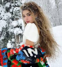 Родилась дина саева 24 августа 1999 года в городе душанбе, таджикистан. Koroleva Tiktok Dina Saeva Otdyhaet Na Bajkale