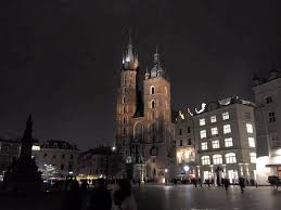 Nieprzerwanie stolica diecezji krakowskiej (jednej z pięciu w ówczesnej polsce), a od. Krakow Dla Was Rynek Noca Fot Tomasz Kania Fotography Facebook