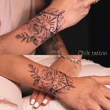 Our artists excel in a wide variety of design styles. Pin De Chel Mac Em Tatuagens Tatuagem Punho Tatuagem Feminina Braco Tatuagem Bracelete