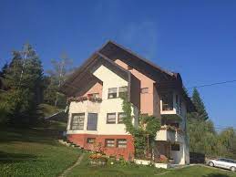 Vizita este din obligatie ,din politete ( daca faci ceva din politete,tot obligatie se numeste). Ce Se Poate Vizita De La Casa Lucretia Picture Of Casa Lucretia Vama Tripadvisor