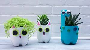 If you want to spray paint plastic planters for an easy diy, just follow this tutorial to give your yard a new look. Super Simple Recycled Plastic Bottle Planters Super Simple