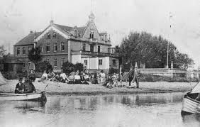 Conveniently located restaurants include anno 1800, osteria rustica original italienische kuche is gästehaus haus am see located near the city center? Warteburg Ein Gebaude Hat Ausgedient Cura Seniorencentrum Heiligenhafen