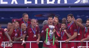 Portugal controla el balón y no quiere arriesgar. Foro De El Nacionalista Portugal Campeon De La Eurocopa Futbol Y Deportes