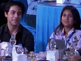 Juhi chawla shared a classroom picture and an emotional note on the graduation of her daughter jahnavi from school. Srk S Son Juhi S Daughter Steal The Show In Ipl Auction Gulte