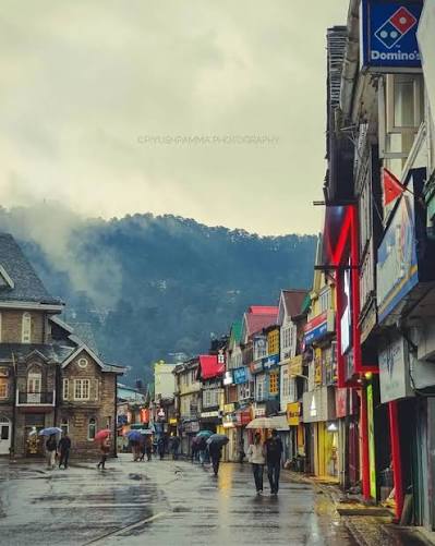 Vintage picture of Shimla Mall Road from 1900.. Anybody knows what was happening that time ❓ •••••••••••••••••••••••••••••••••••••••••••• Thanks for visiting our page ☺ Follow @kasauli.info •••••••••••••••••••••••••••••••••••••••••••• #travel ...