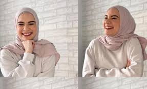 Aktor arya saloka menjadi idola baru bagi para pecinta sinetron khususnya kaum hawa karena perannya dalam sinetron ikatan cinta berhasil bikin baper. Putri Anne Pakai Sweater Arya Saloka Panen Pujian Netizen Istri Solehahnya Baba