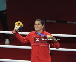 Jun 08, 2021 · türk boksör busenaz sürmeneli, fransa'nın başkenti paris'te düzenlenen 2020 tokyo olimpiyatları avrupa kota müsabakaları'nda kadınlar 69 kiloda altın madalya elde etti. Ll J Pq Ktcnlm