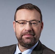 Dezember 1965 in urach, jetzt bad urach) ist ein deutscher politiker und seit november 2008 neben claudia roth bundesvorsitzender. Kundgebung Am Brandenburger Tor Wer Israel Angreift Bekommt Es Mit Deutschland Zu Tun Welt