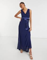 Se la cerimonia è nel pomeriggio e il ricevimento è di sera, puoi puntare senza remore su un sontuoso longdress (caldamente sconsigliato invece per matrimoni diurni, come dice il galateo!): Vestiti Per Matrimonio Invitata Abiti Matrimonio Donna Asos