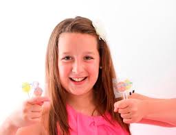 What This 11-Year-Old Did When Her Father Made Her Refuse A Lollipop At The  Bank Is Genius