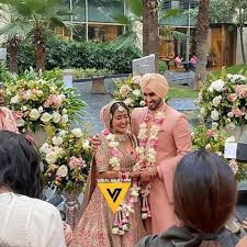 The couple took pheras in a gurudwara in delhi on october 24. Neha Kakkar And Rohanpreet Singh Pose As Man And Wife For The First Time Post Their Wedding See Pic Pinkvilla