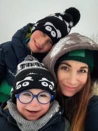 Poslední dny před Vánoci a celé svátky jsme spolu nemocné, ale i tak nám  neschází úsměv na tváři a radost z maličkostí💜🤎 #youandme #zarodinou  #naslovensku