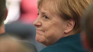 Ze kump oet veur de cdu en woort beëideg op 22 november 2005, es opvolgster vaan gerhard schröder.bij häör aontrejje waor ze de jongste kanseleer oet de historie, en wijer d'n ierste vrouweleke kanseleer. Merkel In Interview Nachdenklich Weiss Dass Ich Kein Vorbild Bin Politik