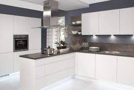 From chrome to gold to frosted steel, what you want, we have, that's a guarantee. Awesome Kitchen Designs With No Handles Diseno De Cocina Diseno De Interiores De Cocina Gabinetes Cocina