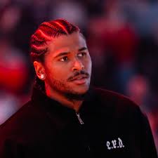 What's the record for most foul balls hit in a single at-bat?