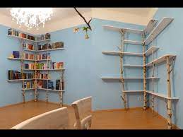 Selbst gebaute neue garderobe mit birkenstammen gingered. Selbstgemacht Kreatives Bucherregal Regal Aus Birkenstammen Anleitung Youtube