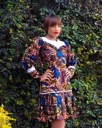 Seems like some of you follow just to criticise... especially images like  these with coloured print, coloured hair and coloured lipstick 💄 I guess  today is your day ☺️ 1,2,3.... go! The