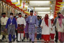 Dapatkan berita terkini mengenai zahida+zarik+khan dan cari tajuk utama berita terkini mengenai zahida+zarik+khan dari astro awani. Umno Letak Empat Syarat Bentuk Jajaran Baharu Utusan Digital