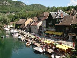 Halte Dans Le Petit Village De Chanaz Le Canal De Saviere Savoie Reliant Le Lac Du Bourget Au Rhone Le Weekend France Places