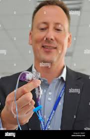 Tracheostomy tracheotomy -Fotos und -Bildmaterial in hoher Auflösung