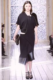 Emma also went for a dewy rosy make up look that brought out her feminine elegance in the sharp look. While You Were Sleeping Miranda Kerr Walks Balenciaga Post Baby Emma Watson Unveils Her Ferretti Line Plus More