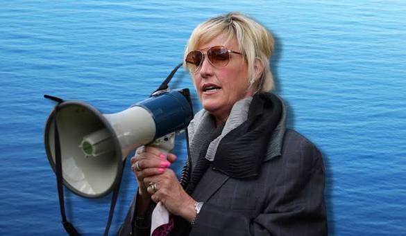 Your Drinking Water Might Be Dirty, Says Environmental Activist Erin  Brockovich. Here's How to Tell...