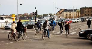 In interviews essays and in chronicles we talk about today's most interesting people and urgent tendencies. Var Ar Folkhalsoperspektivet I Eliassons Transportrapport Cykelframjandet