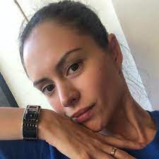 Диана пожарская всегда подчеркивала, что не хочет вести подробных разговоров и давать комментарии на тему своей личной жизни. U 26 Letnej Zvezdy Otelya Eleon Diany Pozharskoj Umer Otec Nakanune Novogo Goda Vokrug Tv
